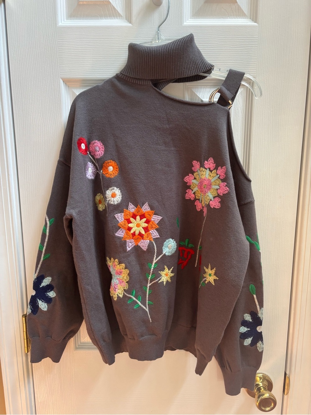 Unbranded Cold-Shoulder Floral Embroidered Turtleneck Sweatshirt, Size S, EUC - Picture 2 of 6